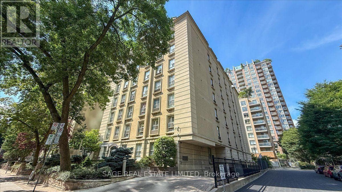 208- 88 Charles Street