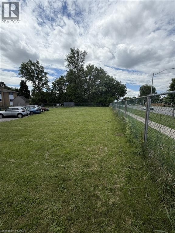 Multi-family at 26 CARNABY Crescent, Kitchener, Ontario - Photo 5 - RE/MAX Garden City Realty