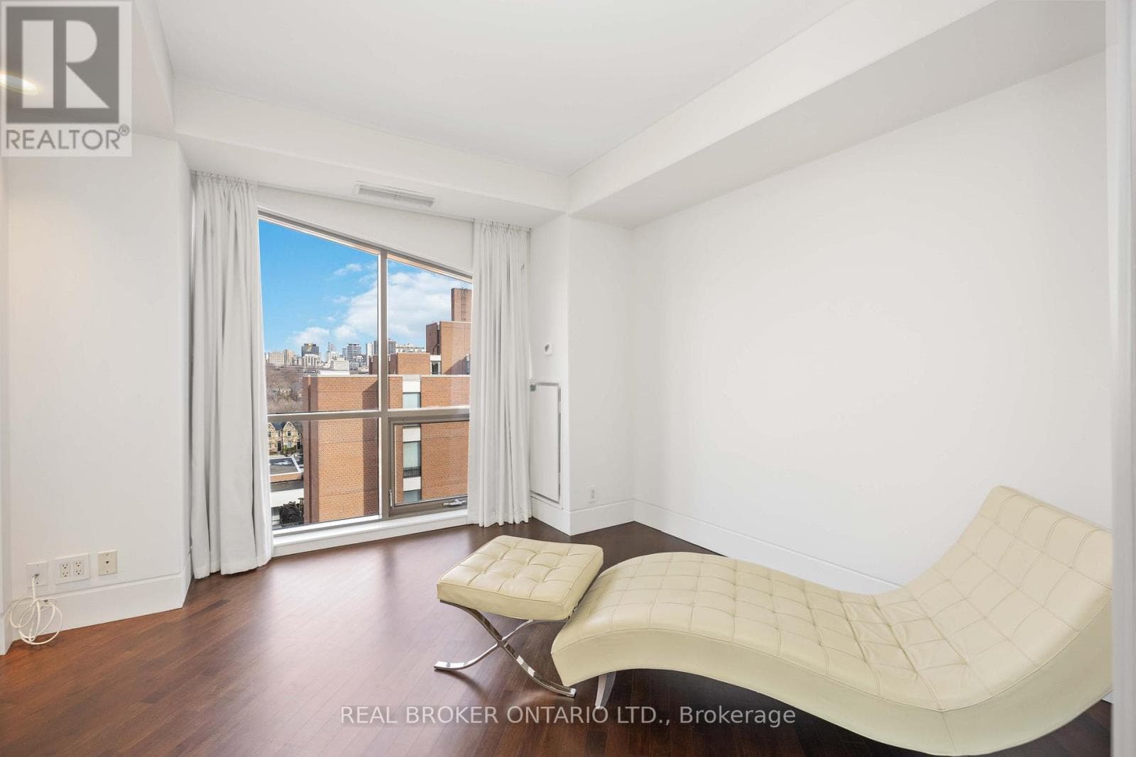 Single Family at 701- 3 McAlpine Street, Toronto (Annex), Ontario - Photo 5 - RE/MAX Garden City Realty