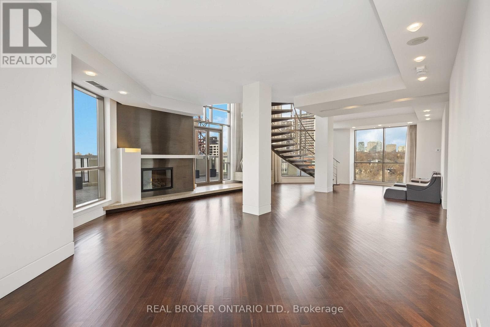 Single Family at 701- 3 McAlpine Street, Toronto (Annex), Ontario - Photo 7 - RE/MAX Garden City Realty