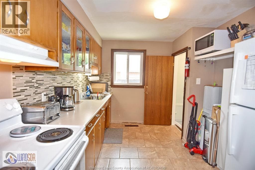 Single Family at 1534 PILLETTE Road, Windsor, Ontario - Photo 10 - RE/MAX Garden City Realty
