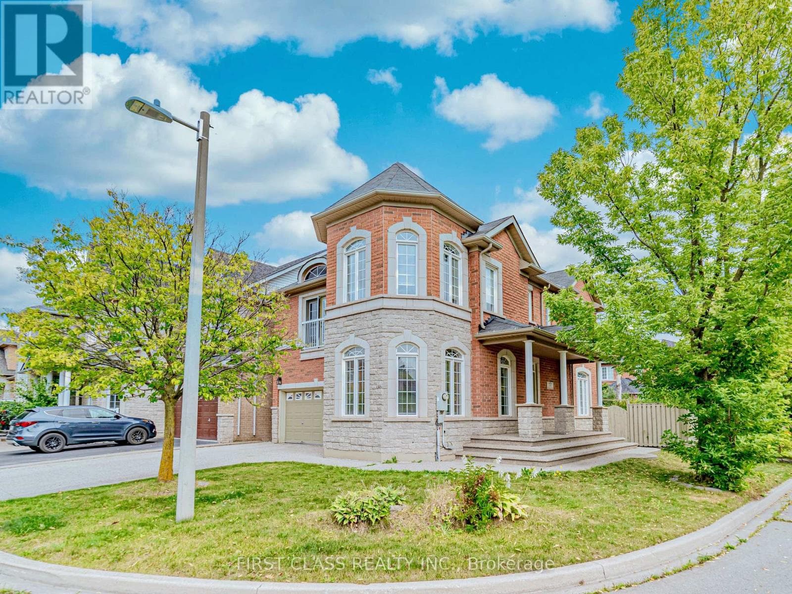 Single Family at 2507 Nichols Drive, Oakville (WC Wedgewood Creek), Ontario - Photo 2 - RE/MAX Garden City Realty