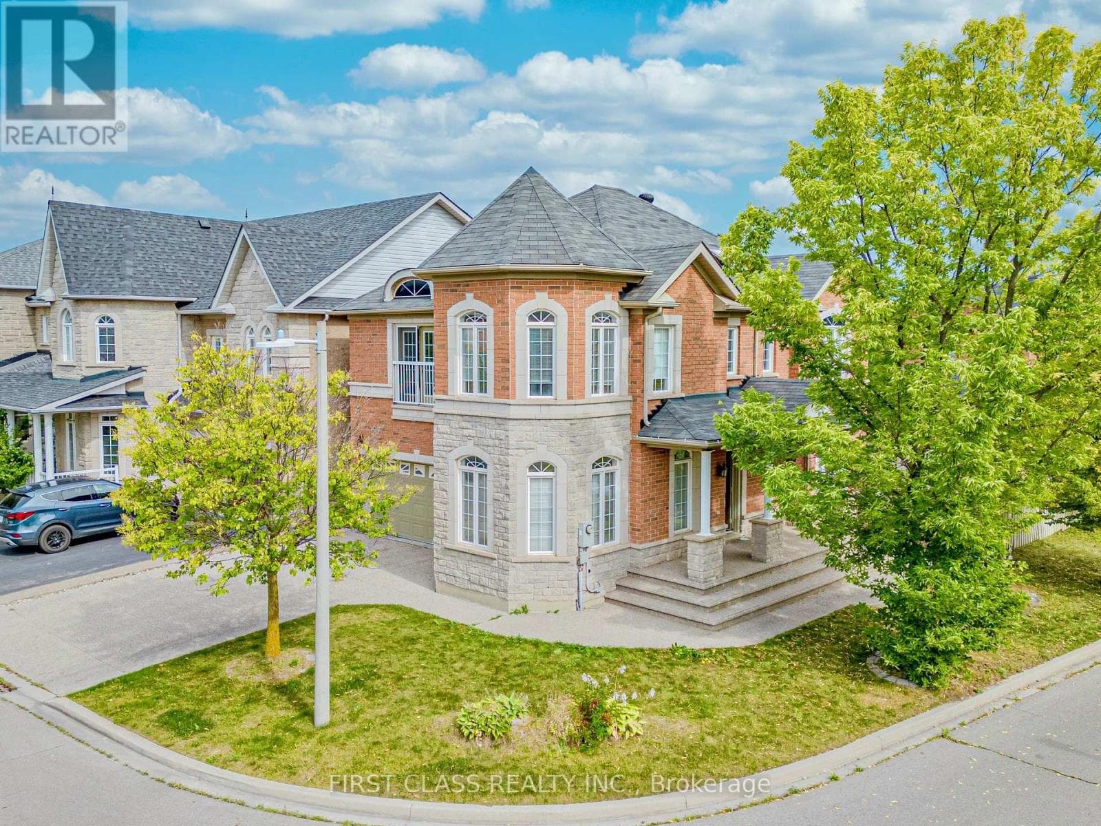 Single Family at 2507 Nichols Drive, Oakville (WC Wedgewood Creek), Ontario - Photo 4 - RE/MAX Garden City Realty