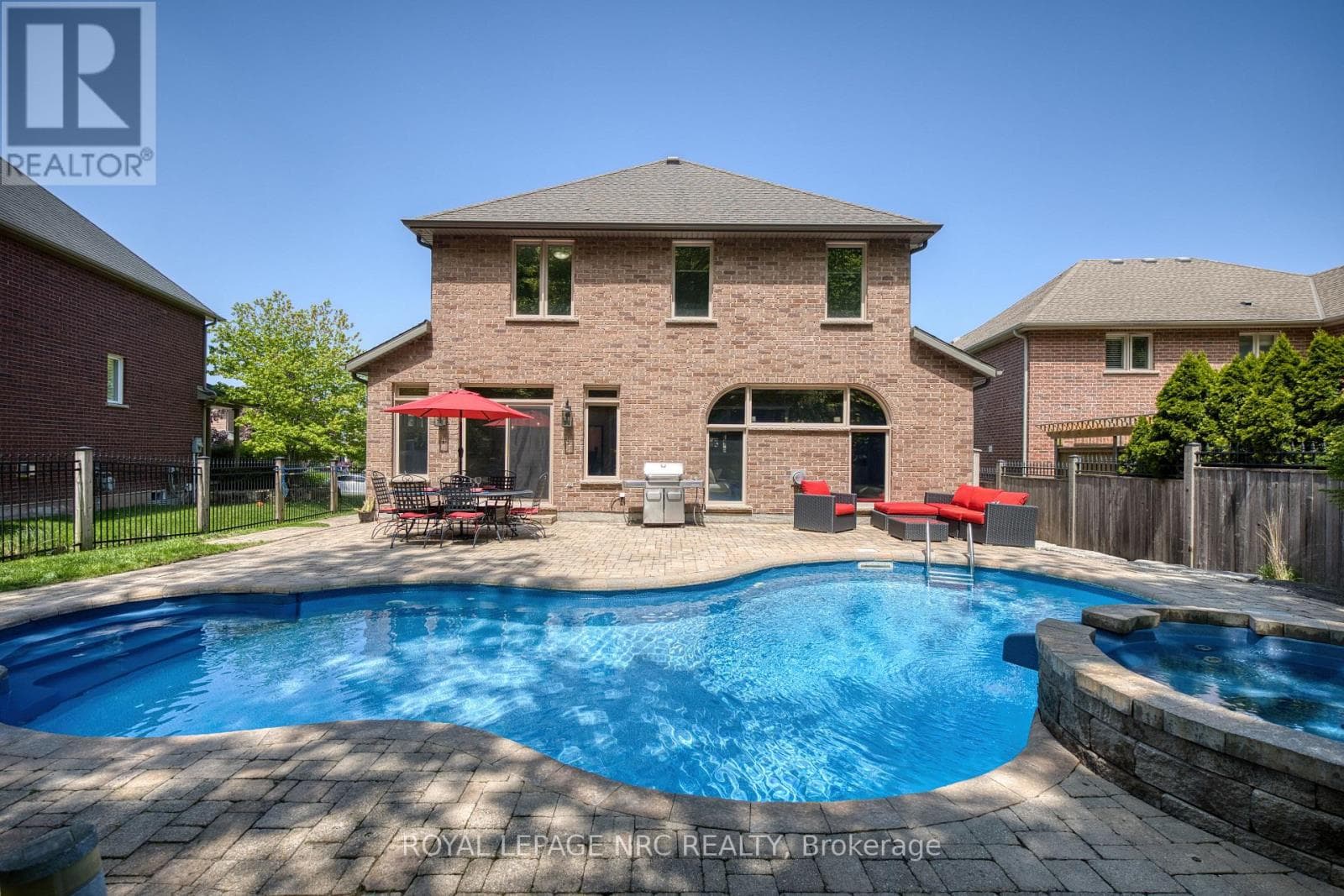 Single Family at 27 Bell Avenue, Grimsby (Grimsby East), Ontario - Photo 4 - RE/MAX Garden City Realty