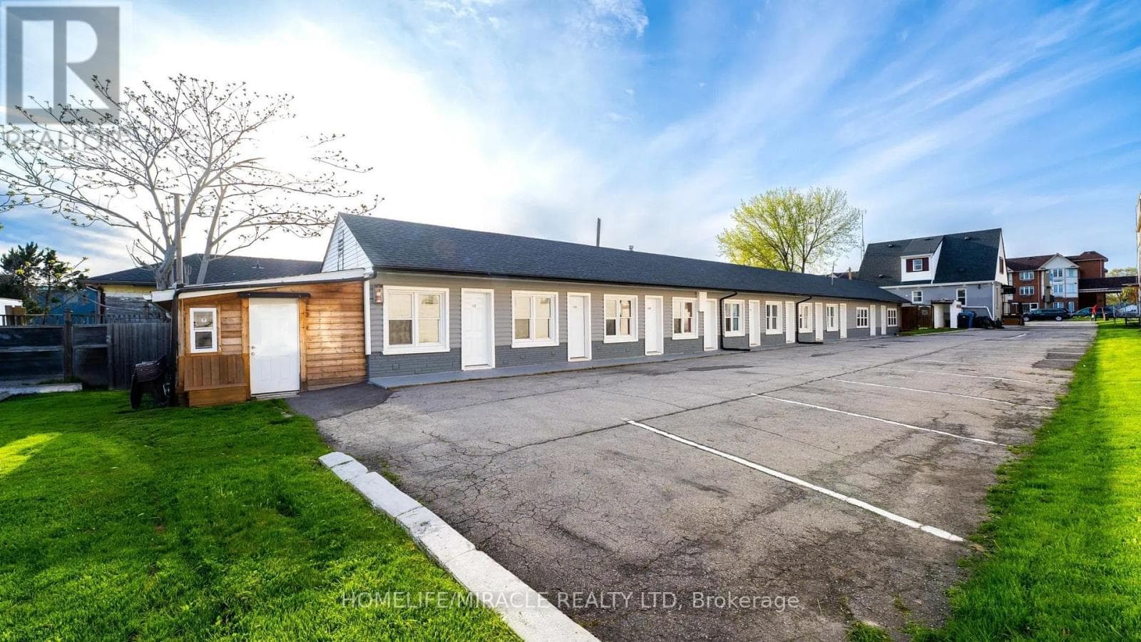 7742 Lundys Lane