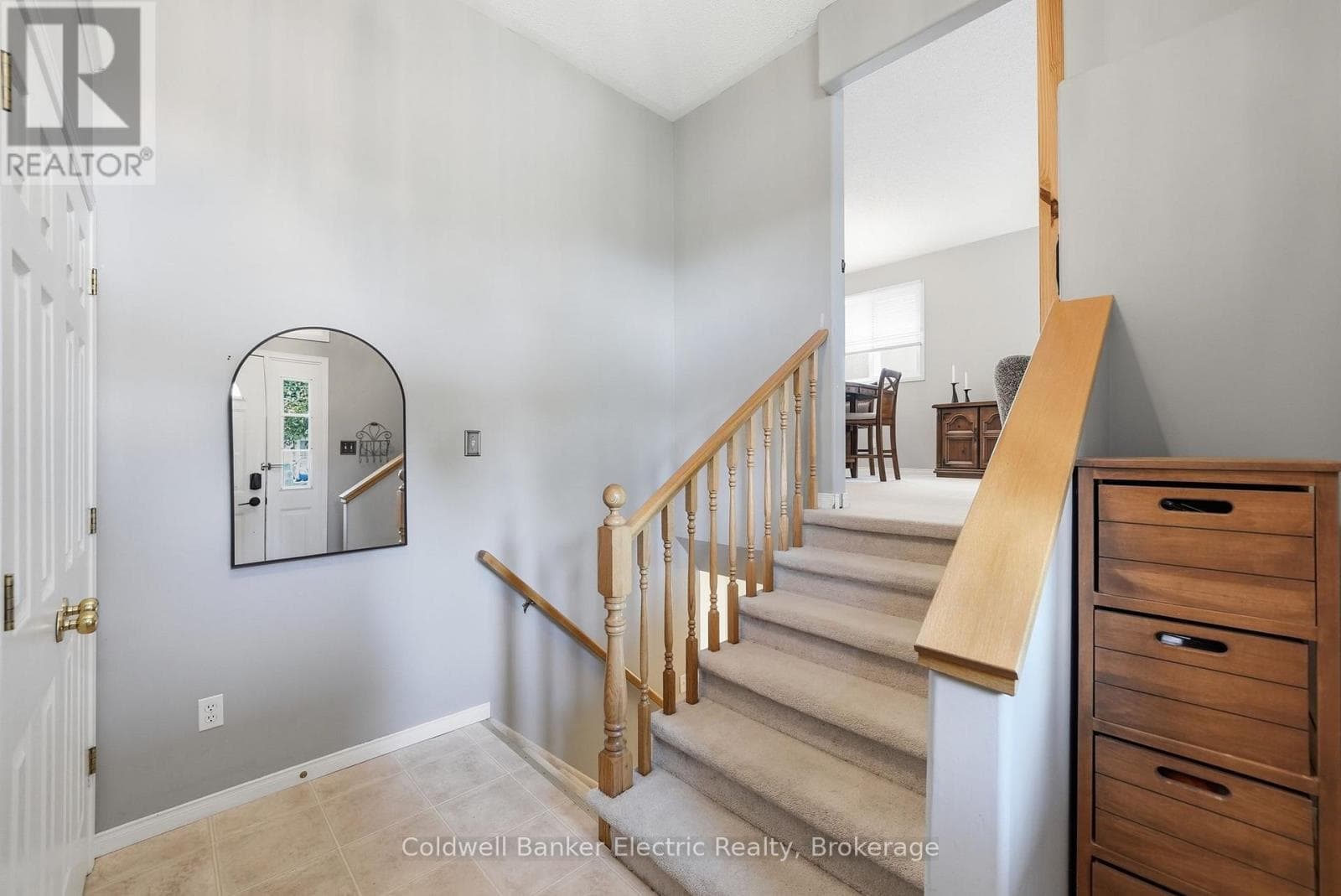 Single Family at 854 Abbey Lane, Peterborough (Ashburnham Ward 4), Ontario - Photo 4 - RE/MAX Garden City Realty