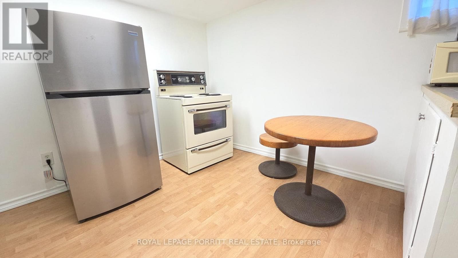Single Family at Lower- 8 Meaford Avenue, Toronto (Long Branch), Ontario - Photo 7 - RE/MAX Garden City Realty