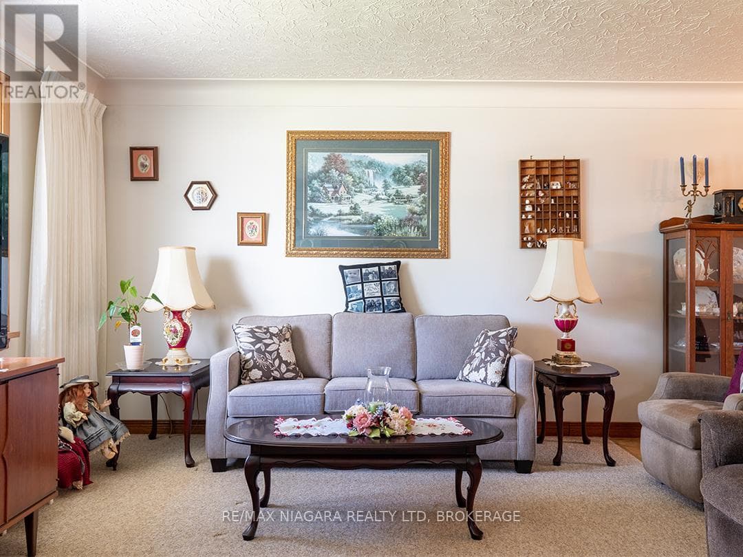 Single Family at 90 John Street, Port Colborne (Killaly East), Ontario - Photo 7 - RE/MAX Garden City Realty