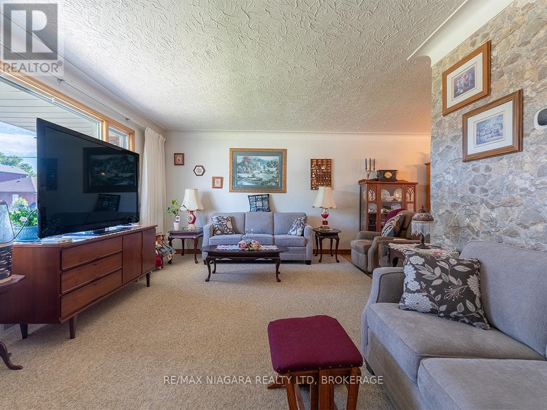 Single Family at 90 John Street, Port Colborne (Killaly East), Ontario - Photo 8 - RE/MAX Garden City Realty