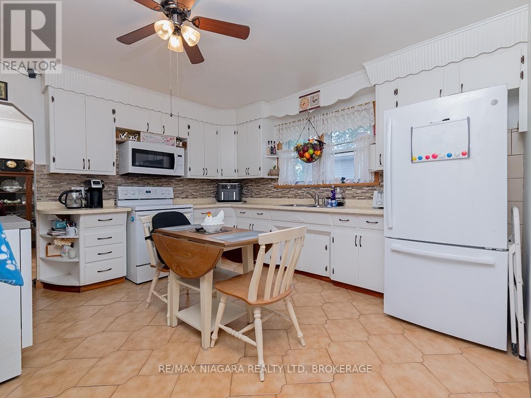 Single Family at 90 John Street, Port Colborne (Killaly East), Ontario - Photo 9 - RE/MAX Garden City Realty