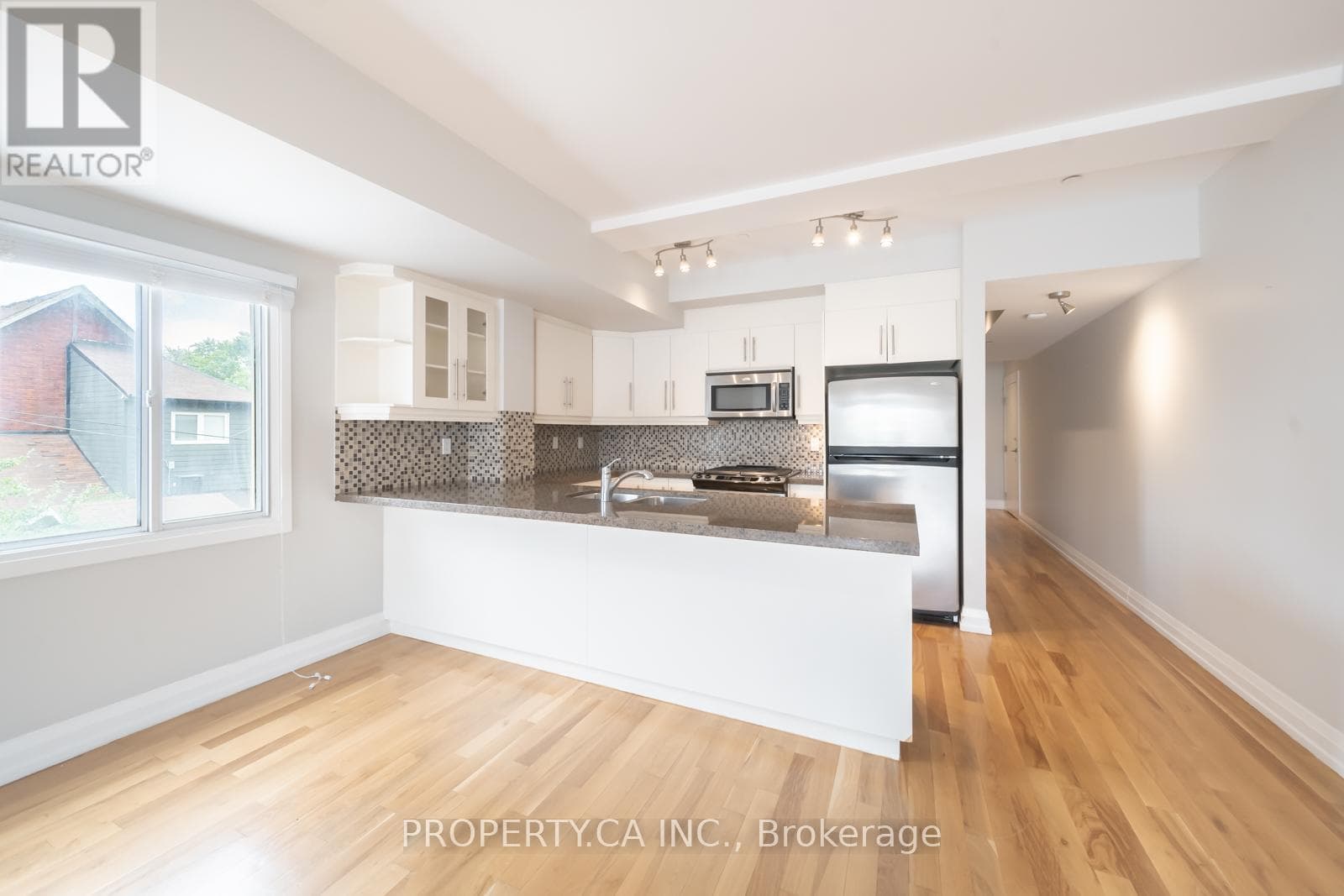 2- 473 Dupont Street