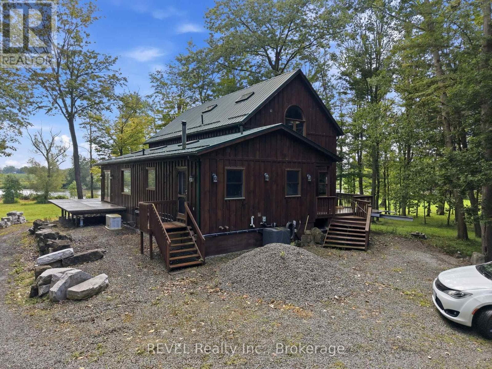 Single Family at 1247 Chippawa Creek Road, Thorold (Port Robinson), Ontario - Photo 9 - RE/MAX Garden City Realty