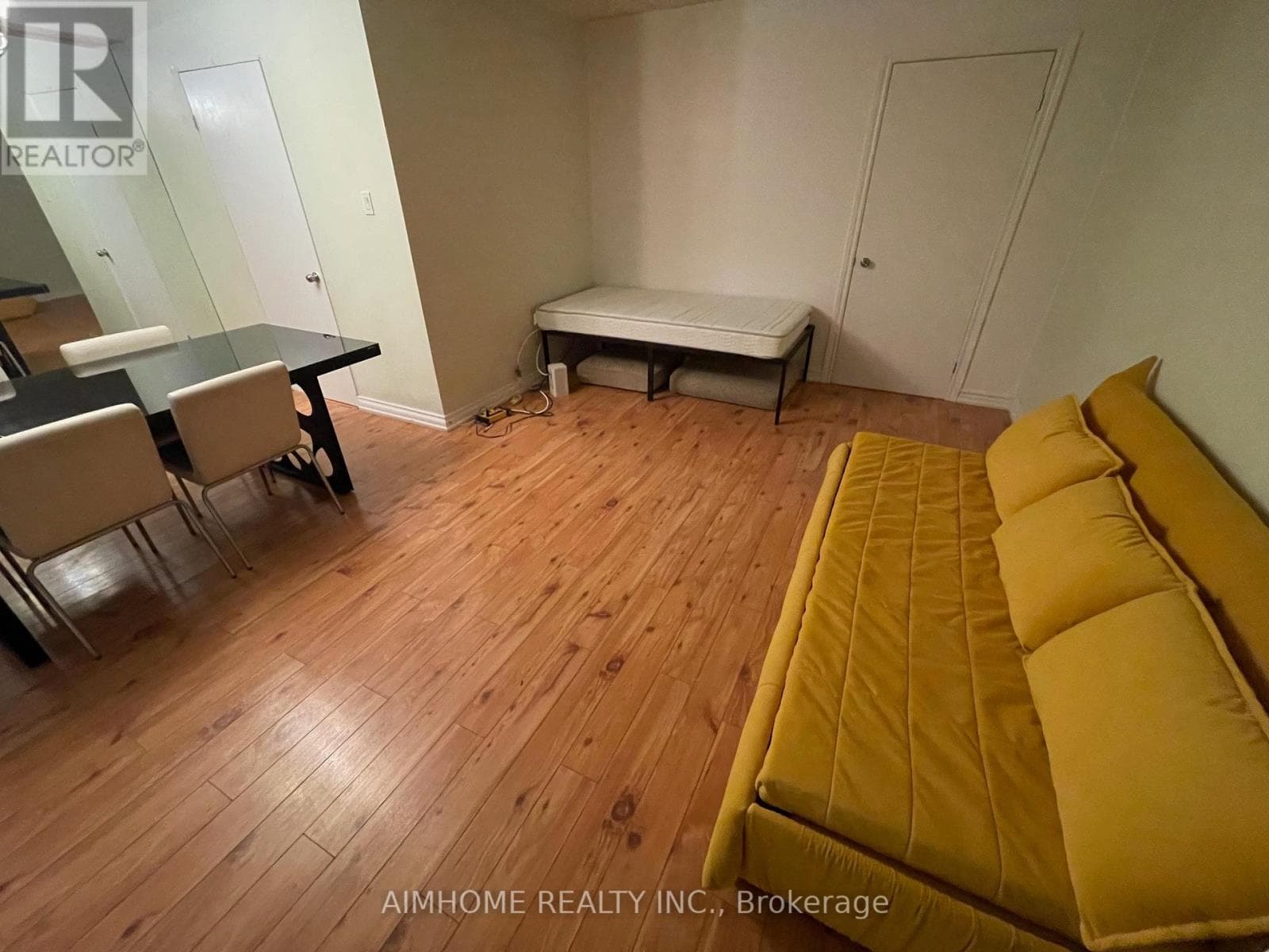 Single Family at 812- 177 Linus Road, Toronto (Don Valley Village), Ontario - Photo 4 - RE/MAX Garden City Realty