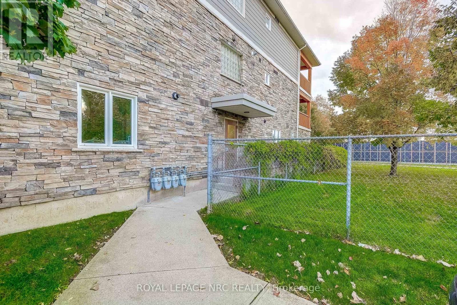 Single Family at 202- 678 Line 2 Road, Niagara-on-the-Lake (Virgil), Ontario - Photo 2 - RE/MAX Garden City Realty