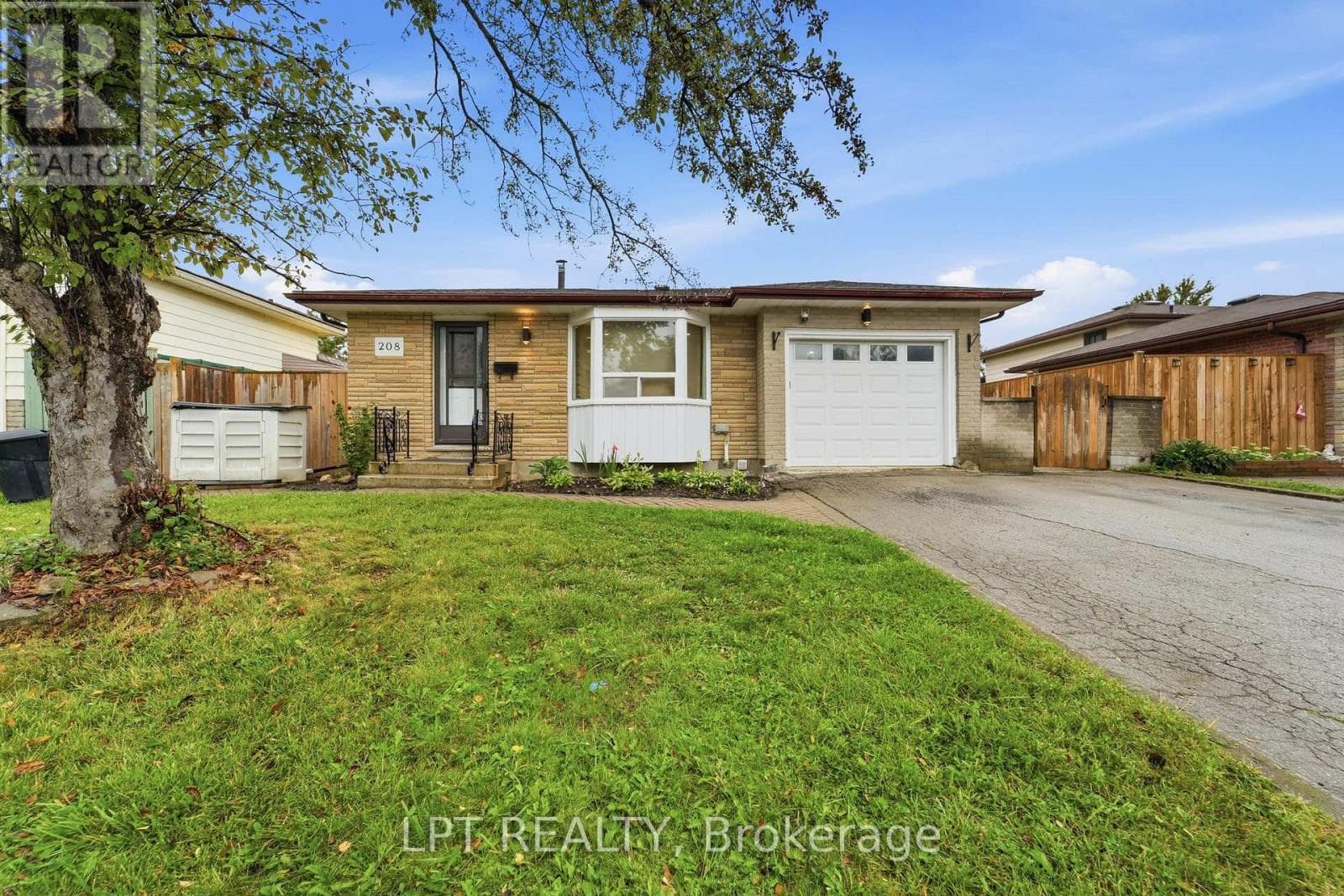 208 Deveron Crescent