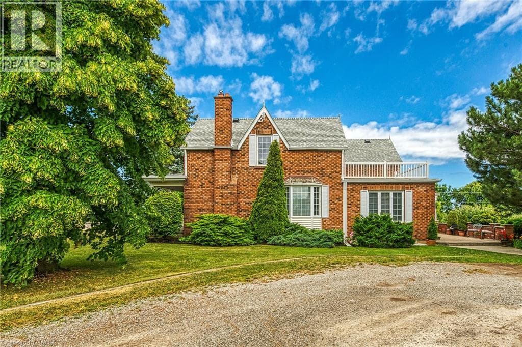 Single Family at 5581 KING Street, Beamsville, Ontario - Photo 6 - RE/MAX Garden City Realty
