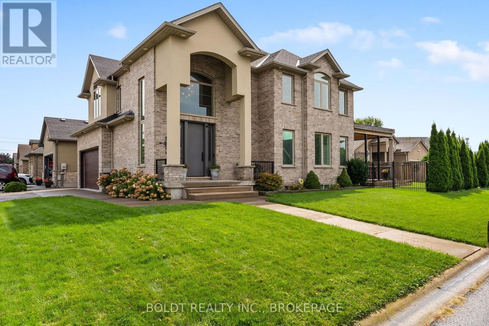 Single Family at 90 Videl Crescent, St. Catharines (Grapeview), Ontario - Photo 3 - RE/MAX Garden City Realty