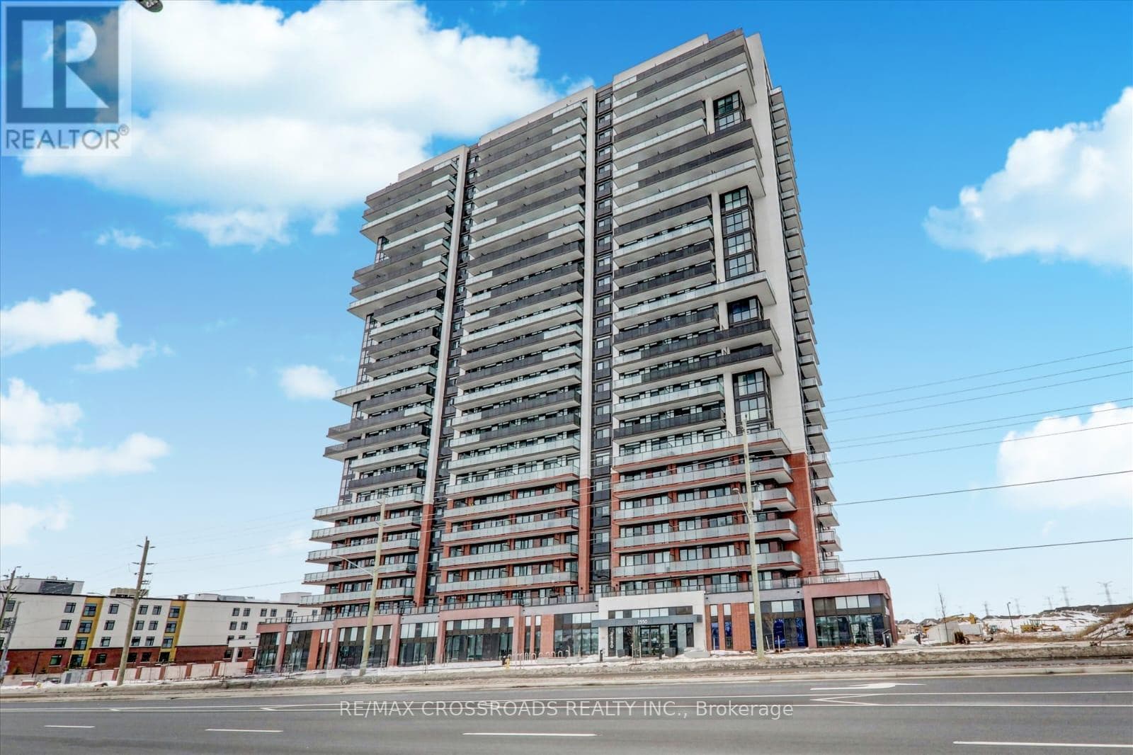 1021- 2550 Simcoe Street