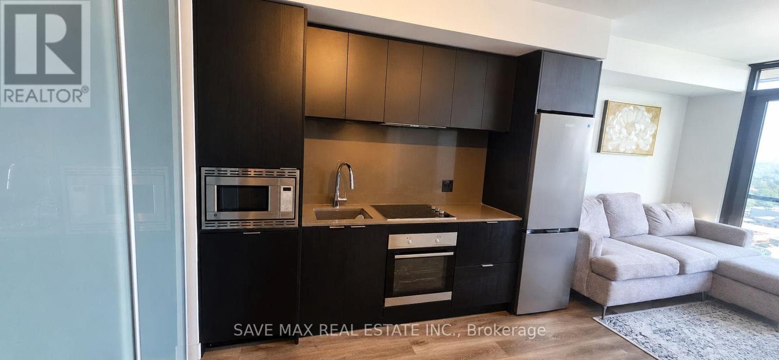 Single Family at 1606- 86 Dundas Street, Mississauga (Cooksville), Ontario - Photo 2 - RE/MAX Garden City Realty