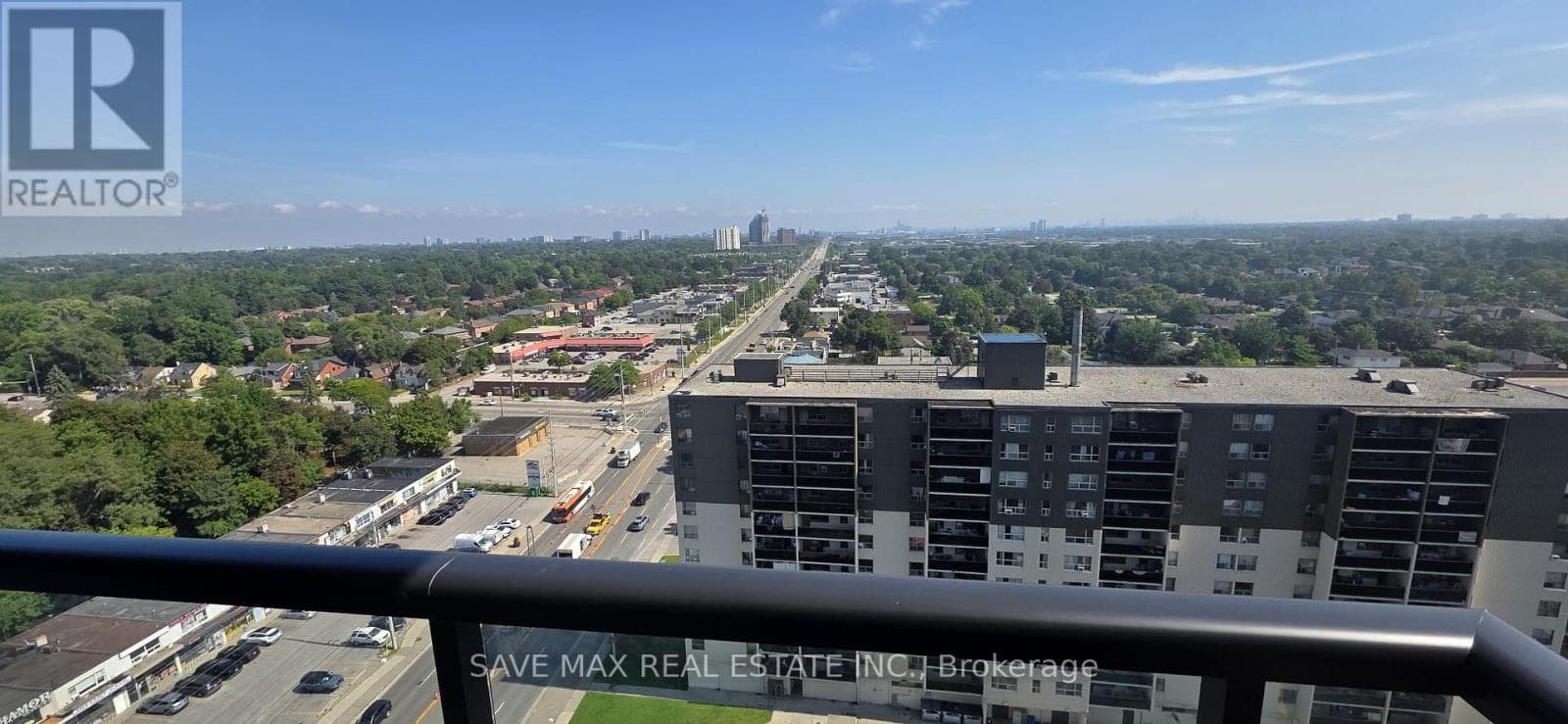 Single Family at 1606- 86 Dundas Street, Mississauga (Cooksville), Ontario - Photo 3 - RE/MAX Garden City Realty