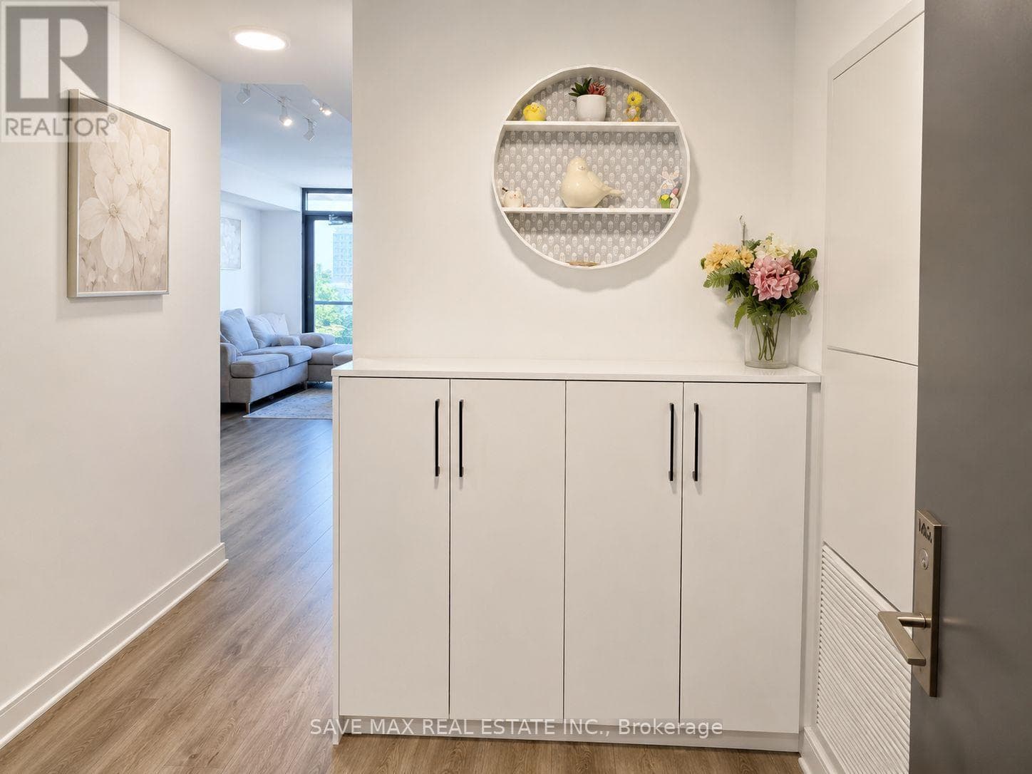 Single Family at 1606- 86 Dundas Street, Mississauga (Cooksville), Ontario - Photo 4 - RE/MAX Garden City Realty