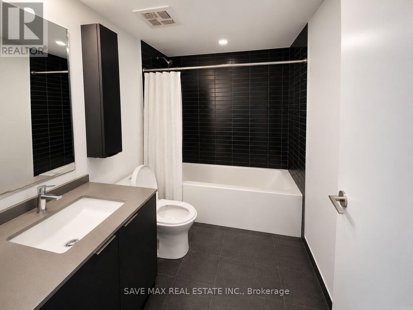 Single Family at 1606- 86 Dundas Street, Mississauga (Cooksville), Ontario - Photo 8 - RE/MAX Garden City Realty
