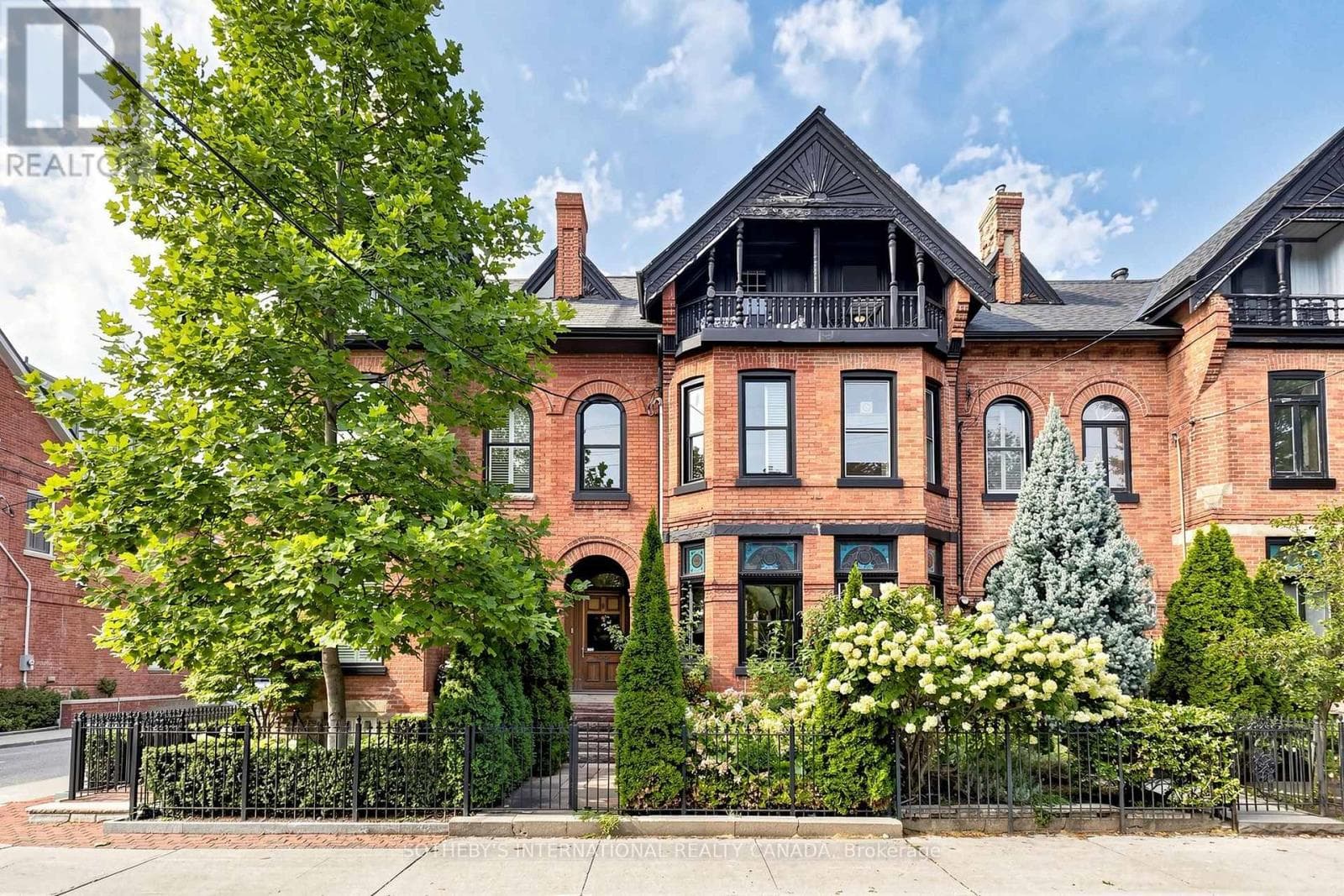 328 Wellesley Street
