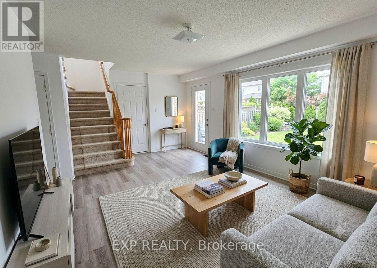 Single Family at 384 Flagstone Way, Newmarket (Woodland Hill), Ontario - Photo 4 - RE/MAX Garden City Realty