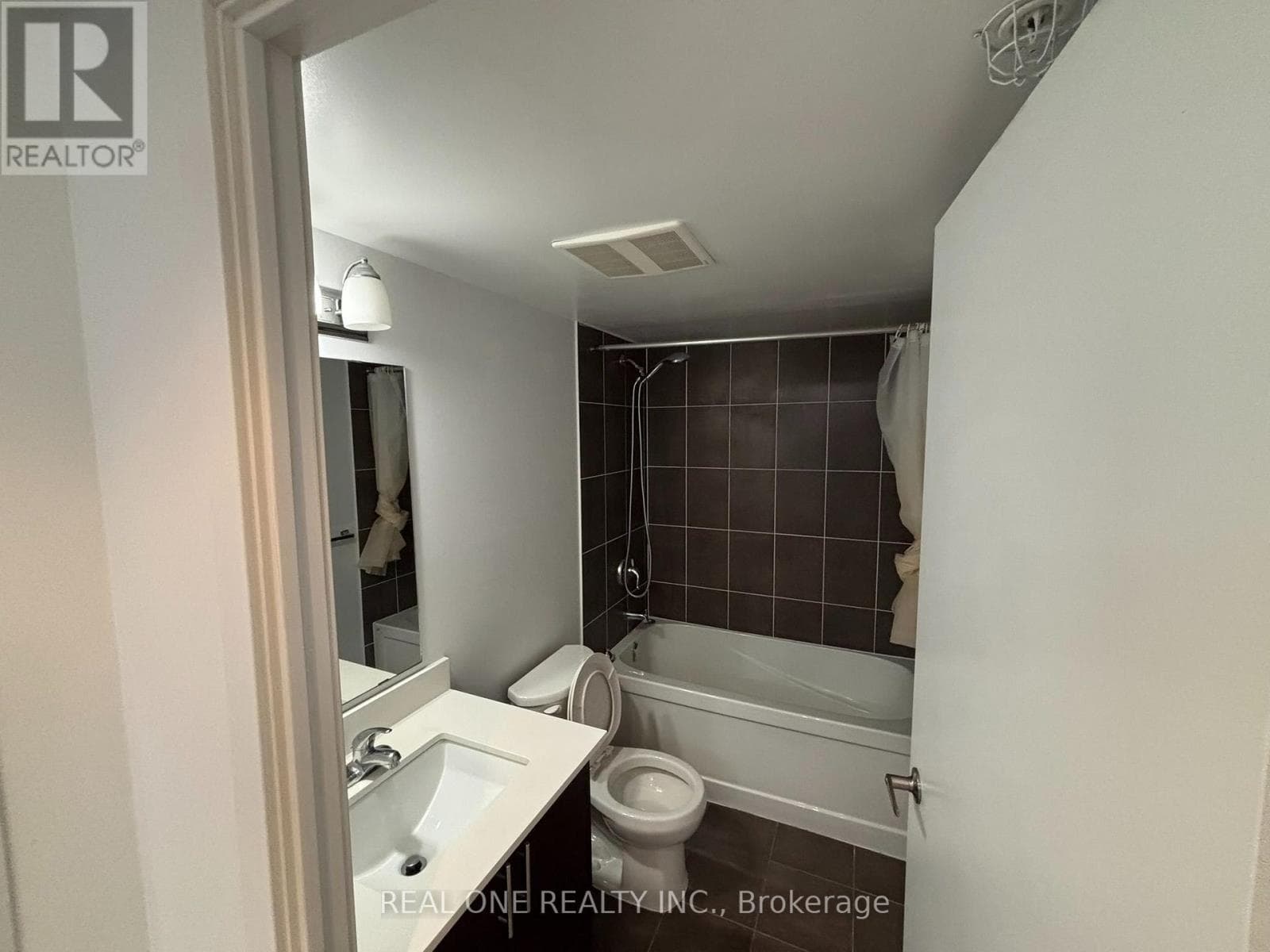 Single Family at 1207- 1420 Dupont Street, Toronto (Dovercourt-Wallace Emerson-Junction), Ontario - Photo 6 - RE/MAX Garden City Realty