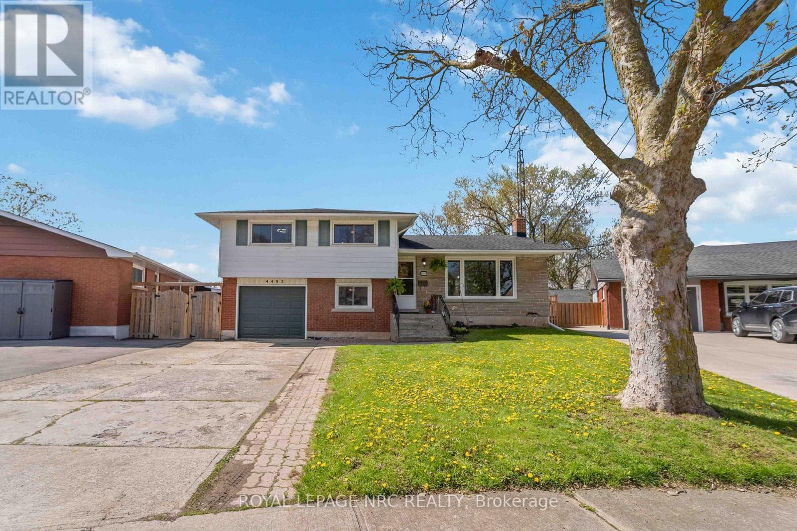 Single Family at 4485 Queensway Crescent, Niagara Falls (Morrison), Ontario - Photo 2 - RE/MAX Garden City Realty