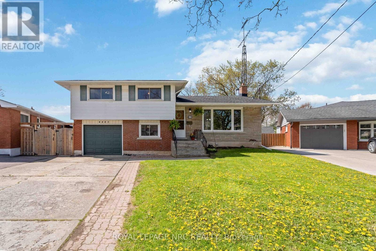 Single Family at 4485 Queensway Crescent, Niagara Falls (Morrison), Ontario - Photo 3 - RE/MAX Garden City Realty