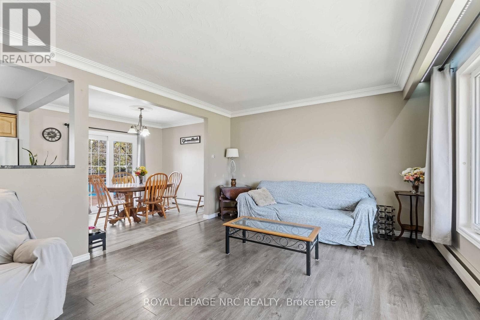 Single Family at 4485 Queensway Crescent, Niagara Falls (Morrison), Ontario - Photo 7 - RE/MAX Garden City Realty