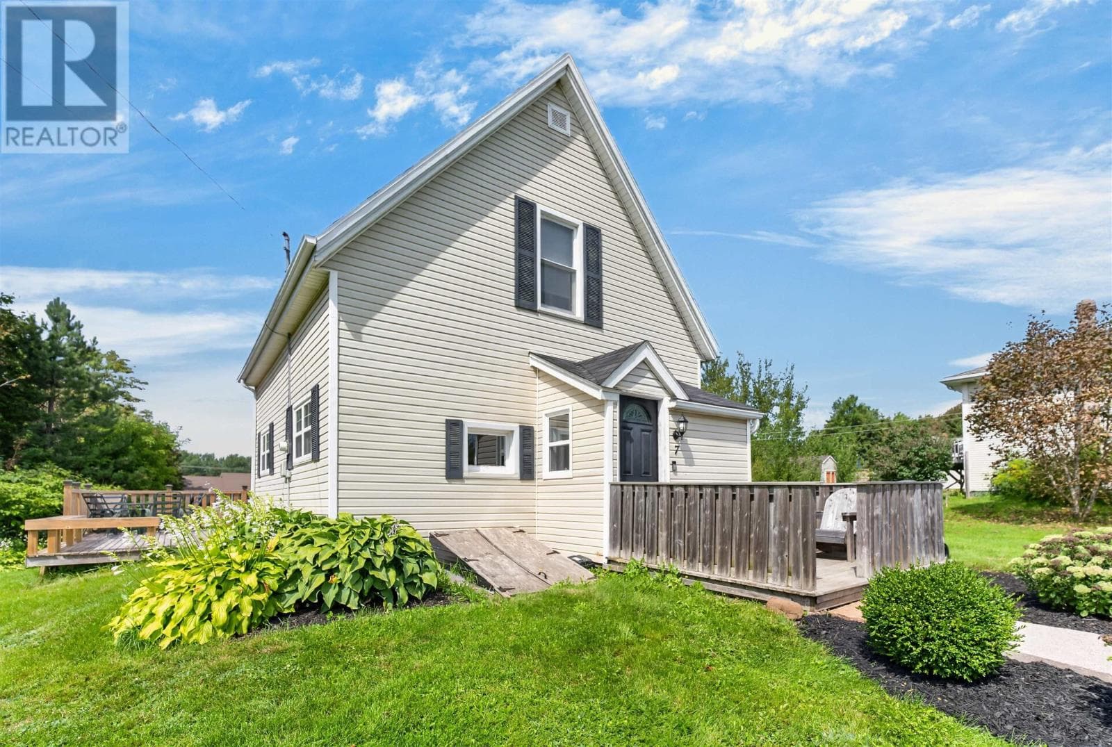 Single Family at 7 MacArthur Drive, Cornwall, Prince Edward Island - Photo 4 - RE/MAX Garden City Realty