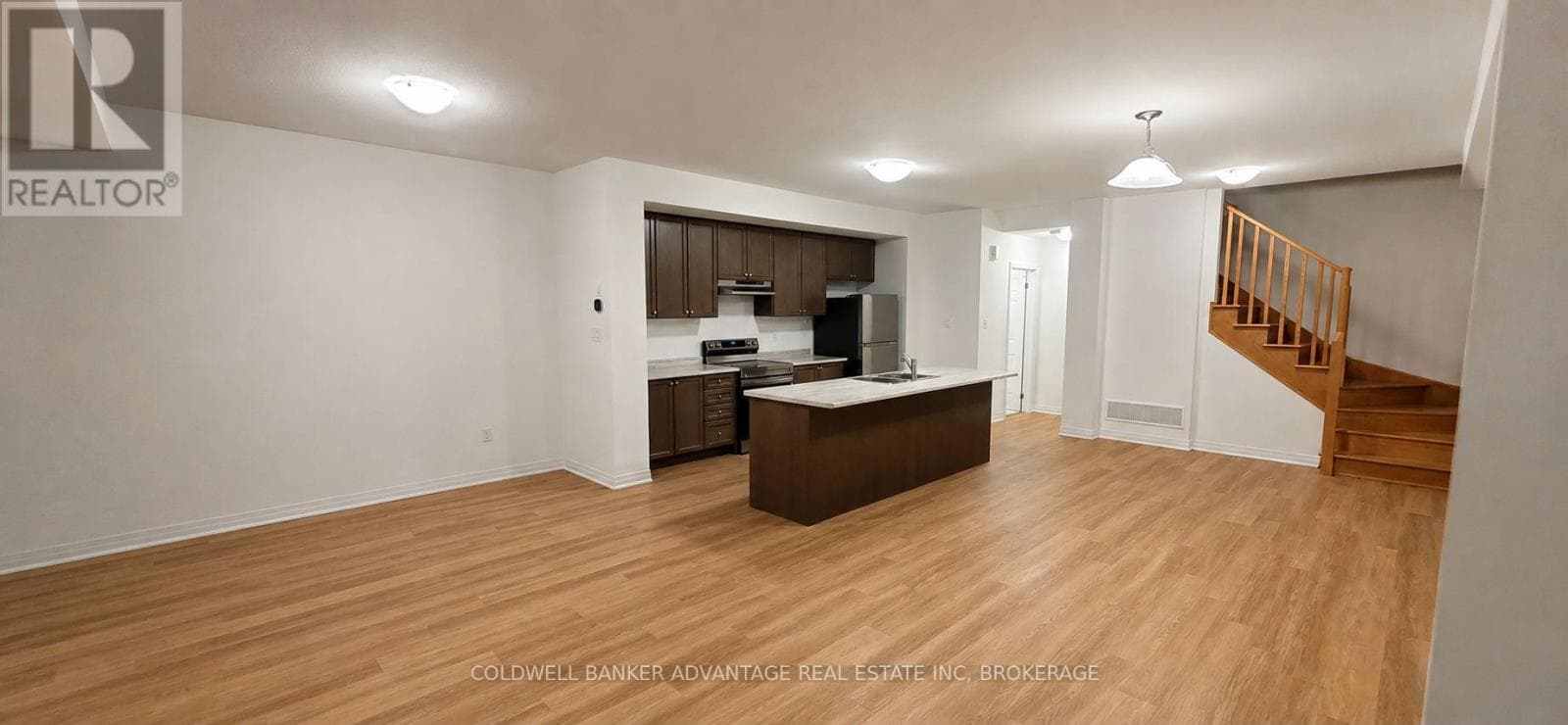 Single Family at 11 Gunnel Road, Welland (Dain City), Ontario - Photo 3 - RE/MAX Garden City Realty