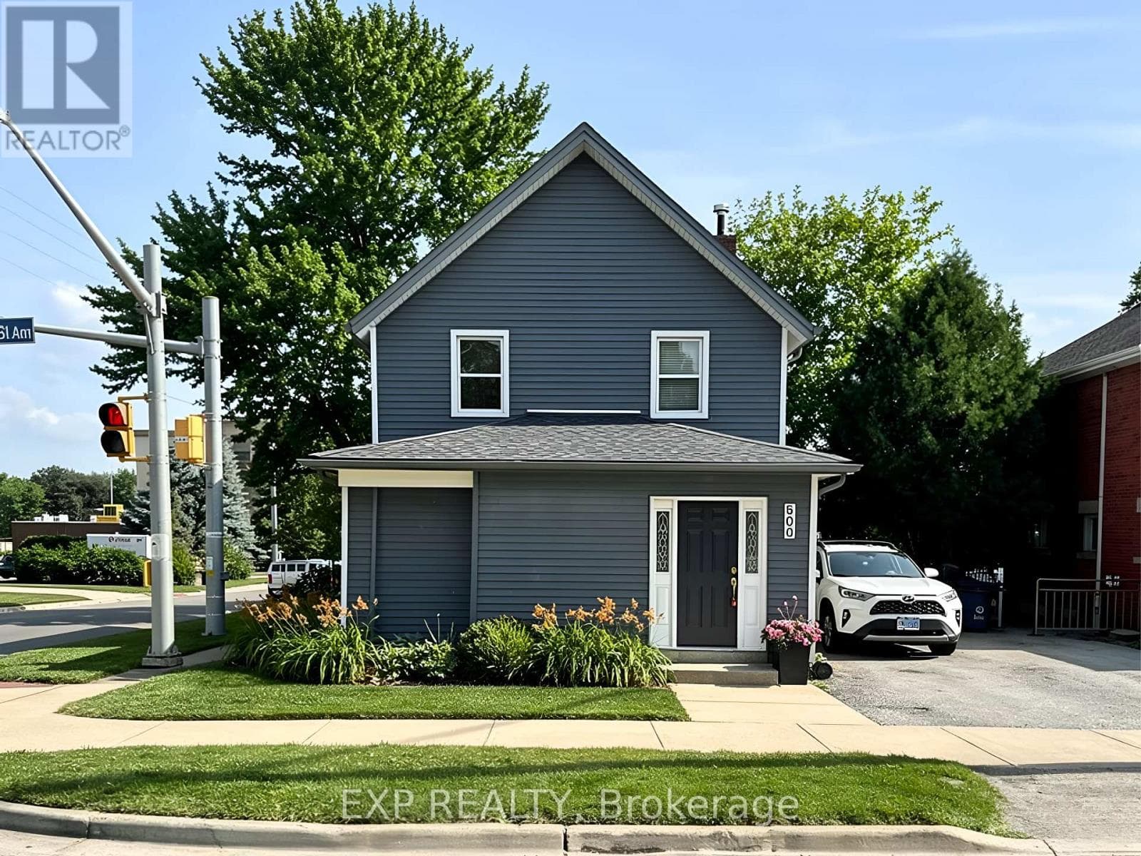 Main- 200 WATERLOO Avenue
