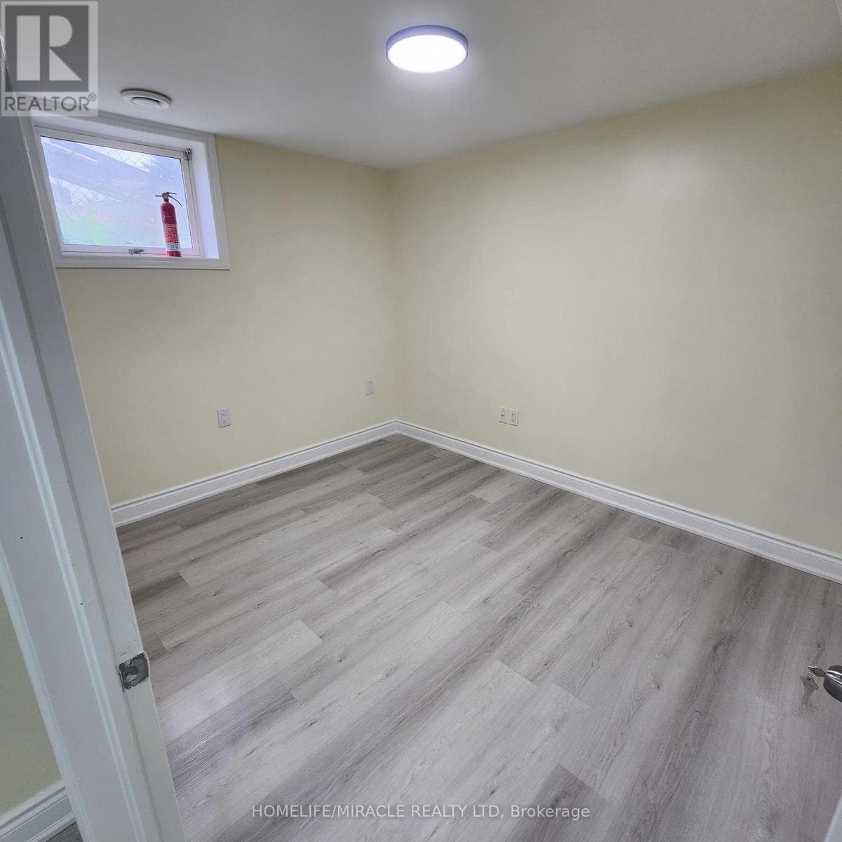 Single Family at 491 Salisbury Street, London East (East C), Ontario - Photo 4 - RE/MAX Garden City Realty