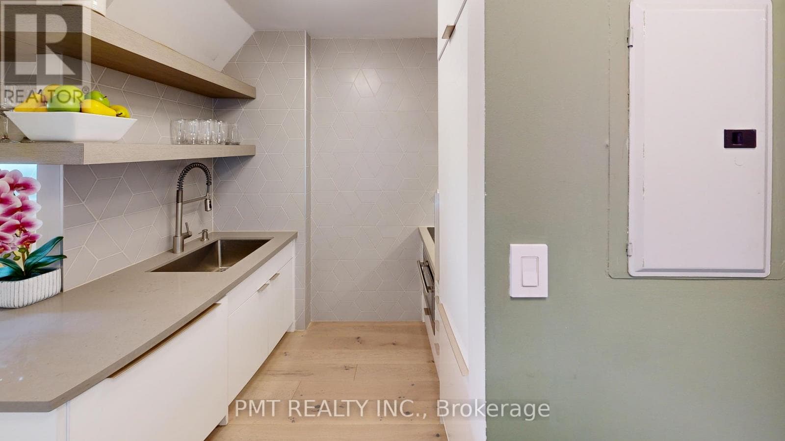 Single Family at Ph17- 550 Front Street, Toronto (Waterfront Communities), Ontario - Photo 5 - RE/MAX Garden City Realty