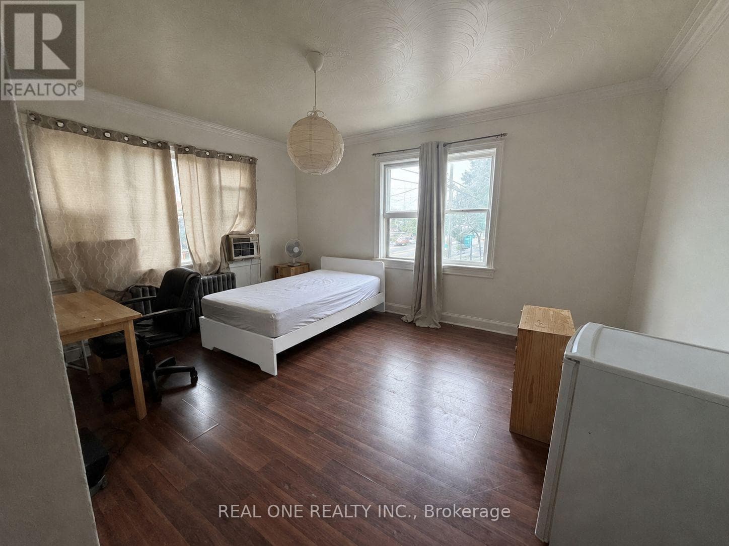 Room2- 3287 Lake Shore Boulevard