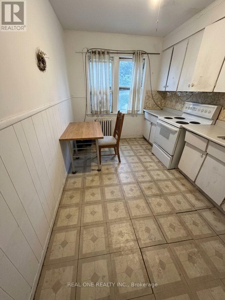 Single Family at Room2- 3287 Lake Shore Boulevard, Toronto (Long Branch), Ontario - Photo 3 - RE/MAX Garden City Realty