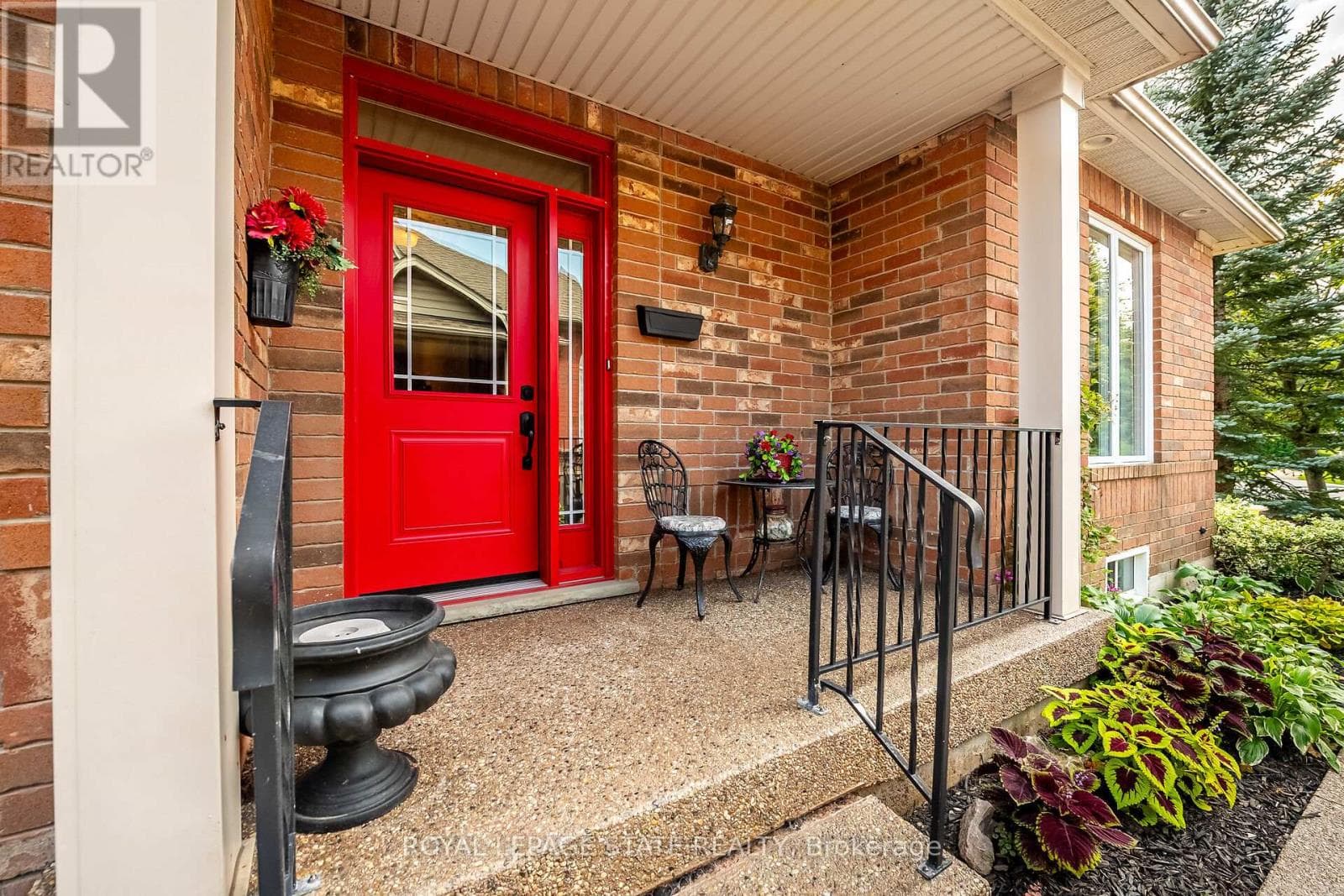 Single Family at 159 Thoroughbred Boulevard, Hamilton (Meadowlands), Ontario - Photo 3 - RE/MAX Garden City Realty