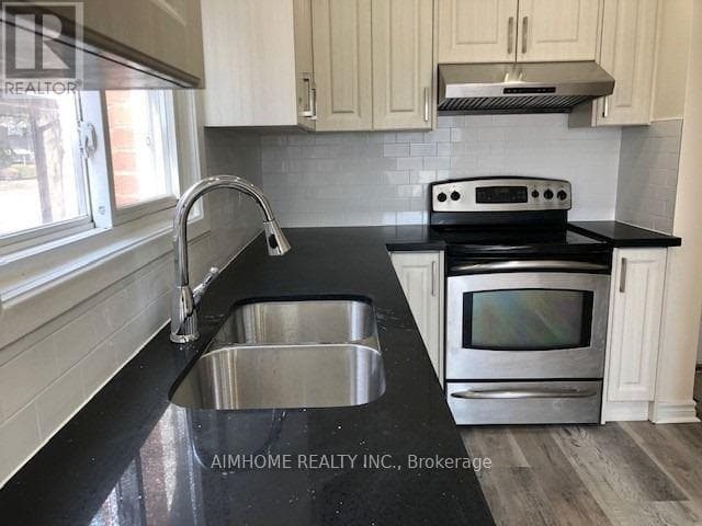 Single Family at 5 Reiber Crescent, Toronto (Bayview Woods-Steeles), Ontario - Photo 4 - RE/MAX Garden City Realty