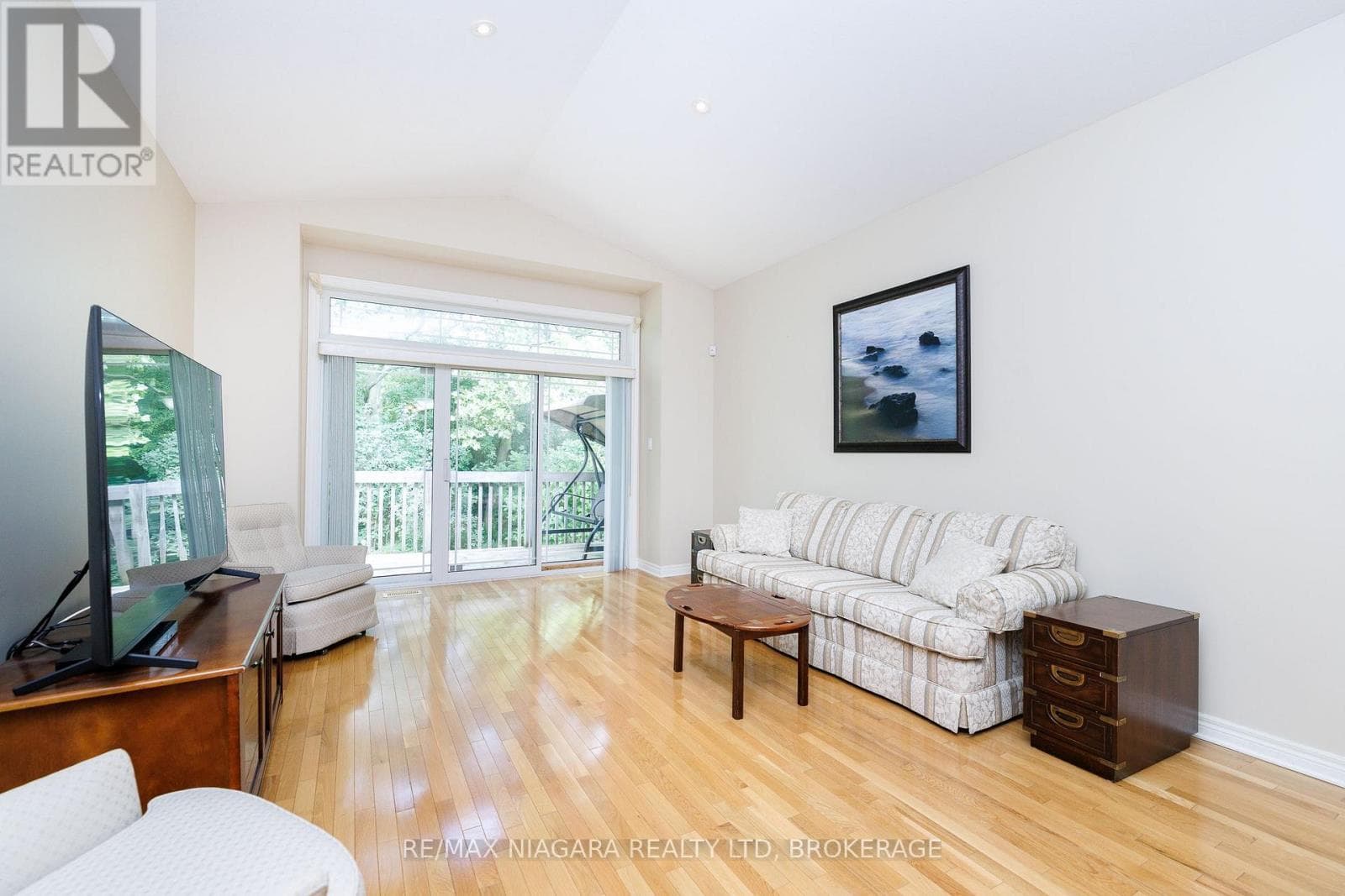 Single Family at 8- 3300 Montrose Road, Niagara Falls (Mt. Carmel), Ontario - Photo 10 - RE/MAX Garden City Realty