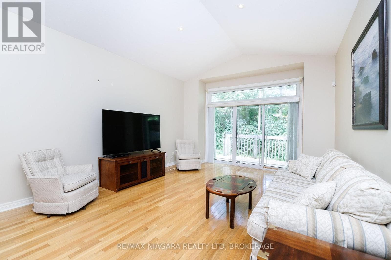 Single Family at 8- 3300 Montrose Road, Niagara Falls (Mt. Carmel), Ontario - Photo 5 - RE/MAX Garden City Realty