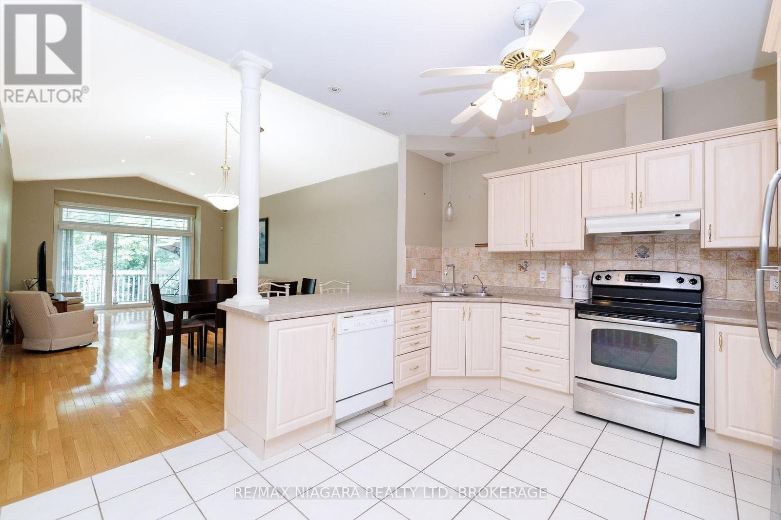 Single Family at 8- 3300 Montrose Road, Niagara Falls (Mt. Carmel), Ontario - Photo 9 - RE/MAX Garden City Realty