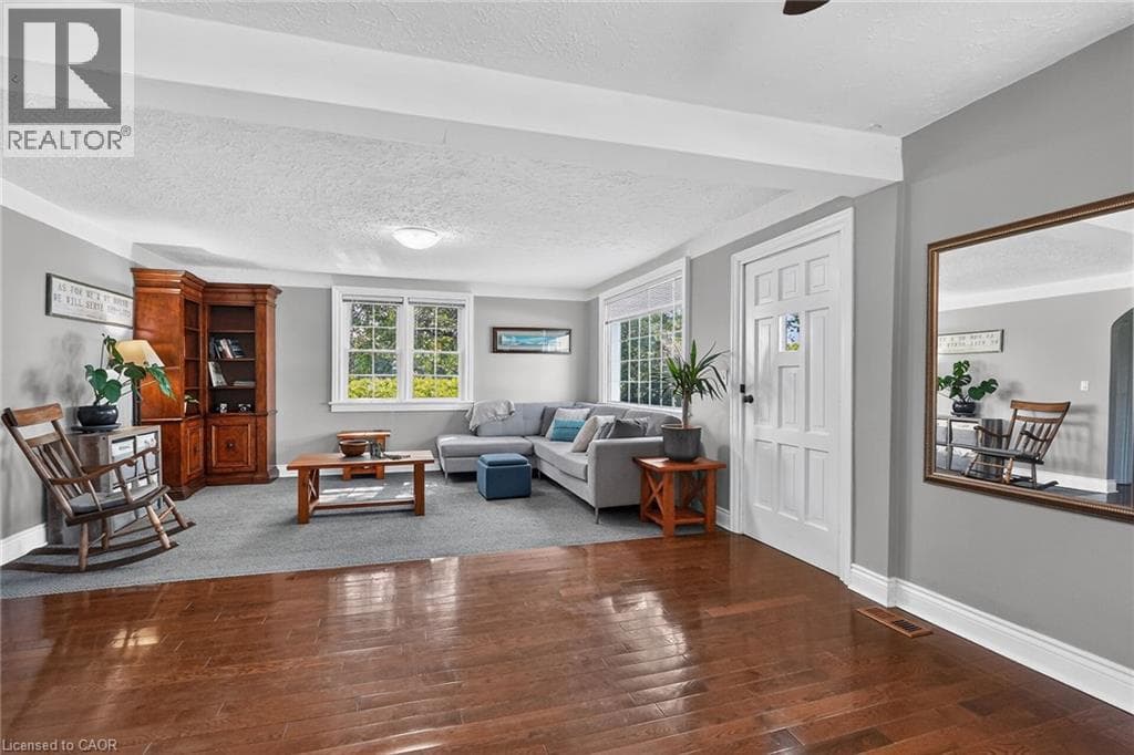 Single Family at 423 READ Road, Niagara-on-the-Lake, Ontario - Photo 10 - RE/MAX Garden City Realty