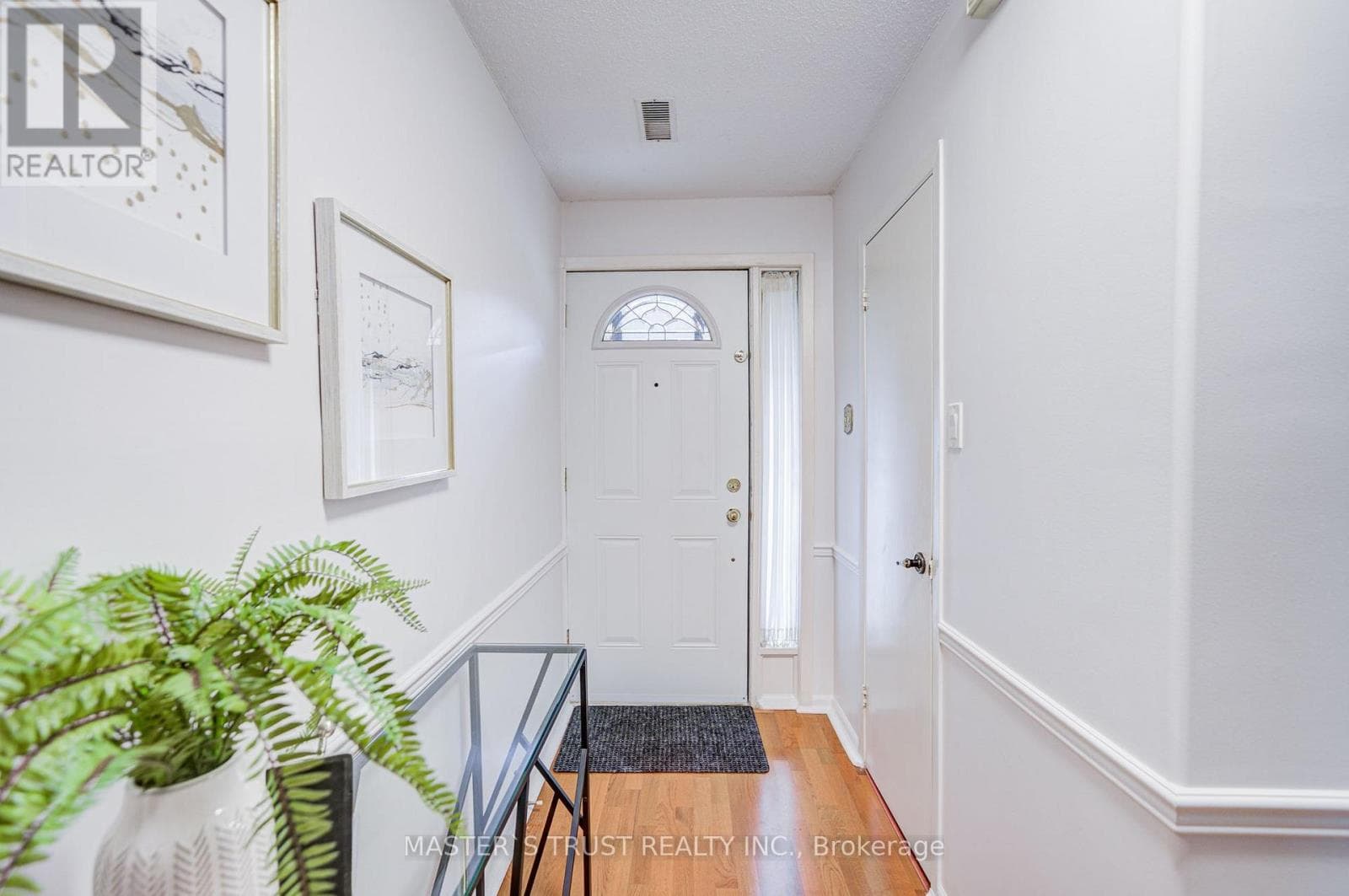 Single Family at 35 Bards Walkway, Toronto (Pleasant View), Ontario - Photo 4 - RE/MAX Garden City Realty