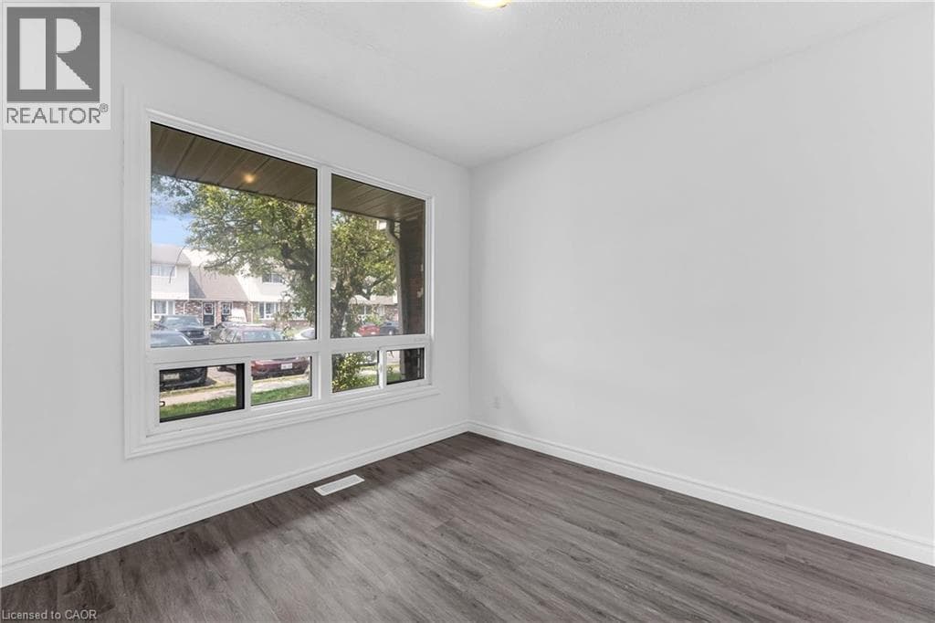 Single Family at 284- 100 BROWNLEIGH Avenue, Welland, Ontario - Photo 3 - RE/MAX Garden City Realty