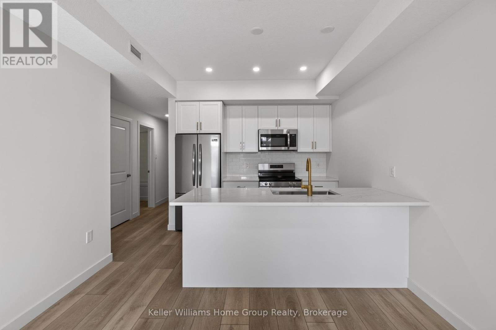 89- 824 Woolwich Street