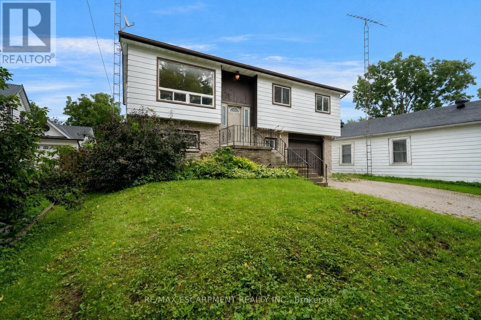 Single Family at 5 Elizabeth Street, Innisfil (Cookstown), Ontario - Photo 2 - RE/MAX Garden City Realty