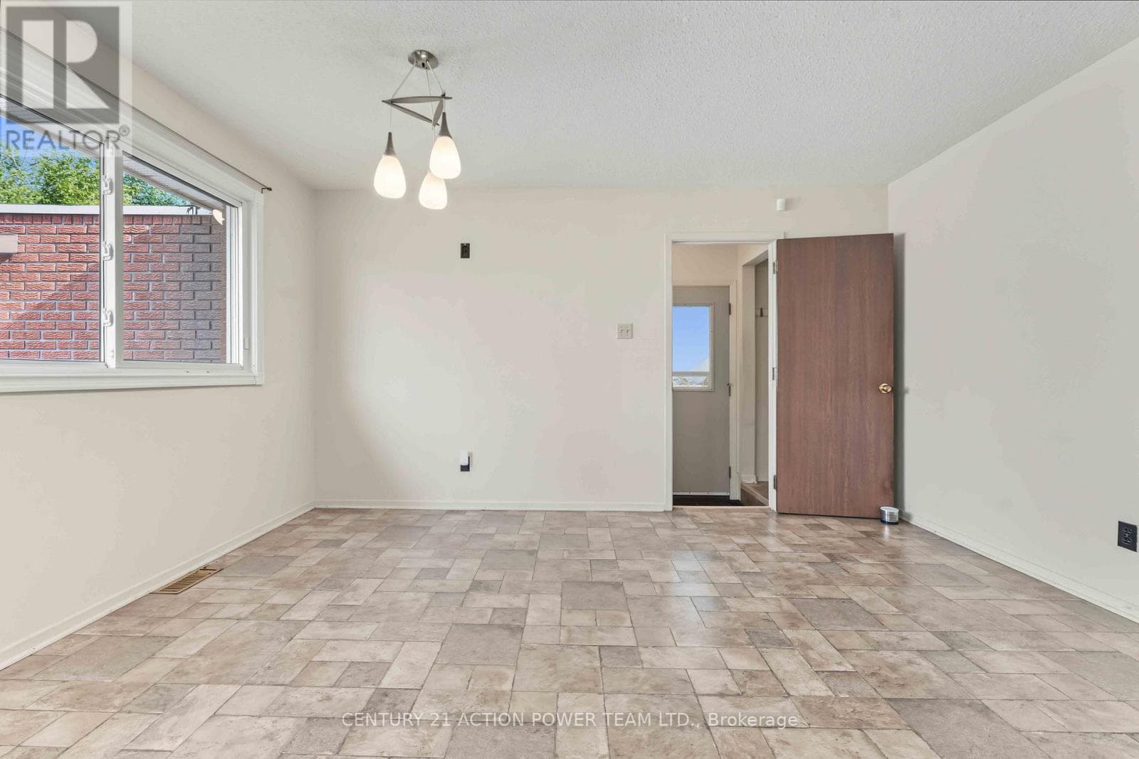 Single Family at 1349 Belcourt Boulevard, Ottawa, Ontario - Photo 2 - RE/MAX Garden City Realty